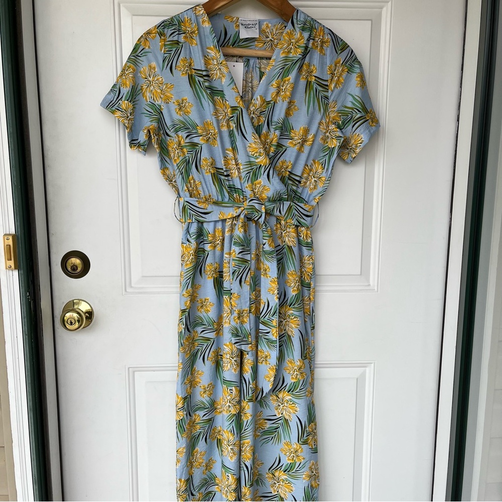 •Rainforest Cafe• NWT Tropical Short Sleeve Jumpsuit - Size Small